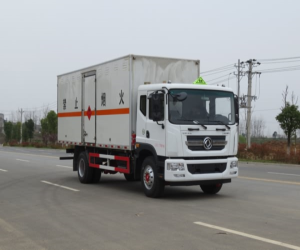 東風(fēng)多利卡D9易燃液體廂式運(yùn)輸車(chē)