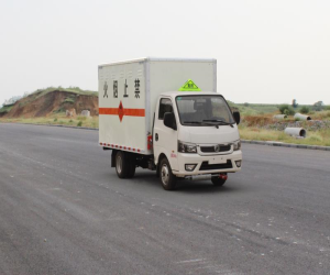 東風(fēng)牌途逸易燃?xì)怏w廂式運(yùn)輸車(chē)