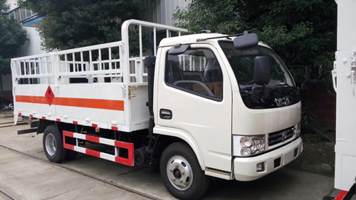 東風(fēng)牌D6多利卡氣瓶運(yùn)輸車(chē)