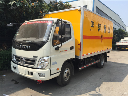 福田奧鈴4.5噸雷管炸藥運(yùn)輸車