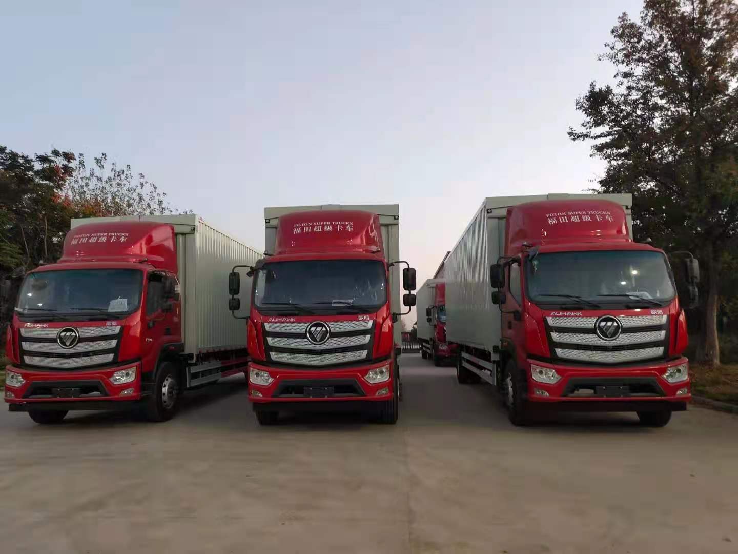 保定市長城汽車螞蟻物流在我司采購兩批次東風單橋9.8米翼展車和福田單軸9.6米翼開啟式飛翼車